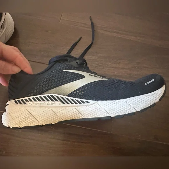 Brooks Adrenaline GTS22 Running Shoes Sz 8 - Picture 12 of 15